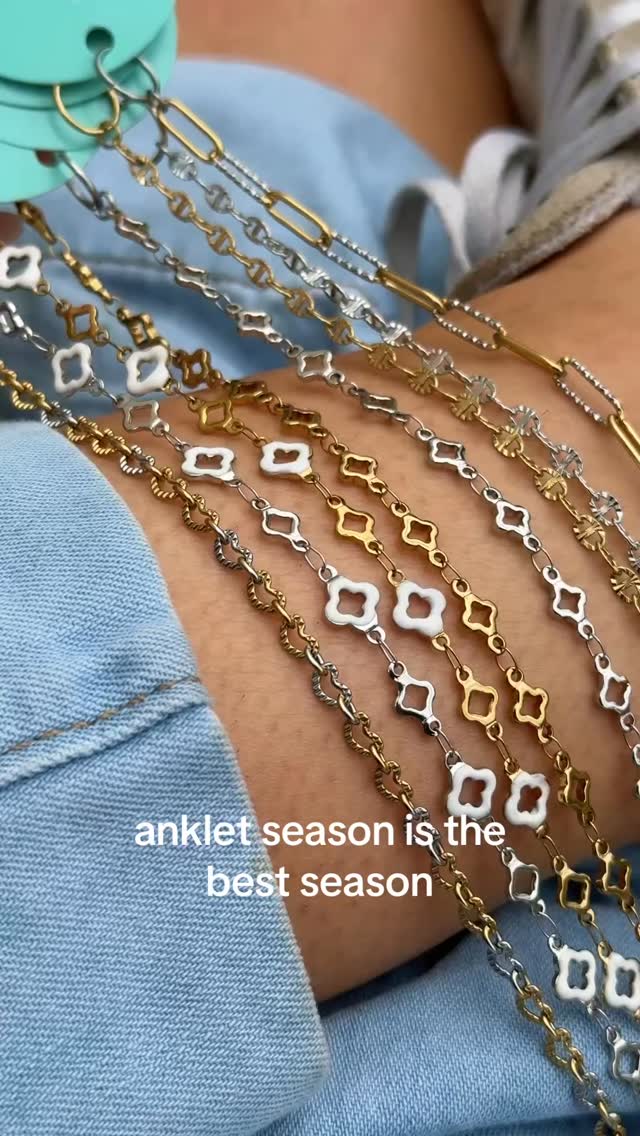 Anklet season really is the BEST season!! DM me or comment LINX below to get on my calendar! #permanentjewelry #permanentjewelrybusiness #getlinked